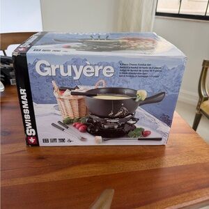 NEW Swissmar fondue set